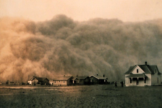 A dust storm approaches a farm in Texas, 1935.
